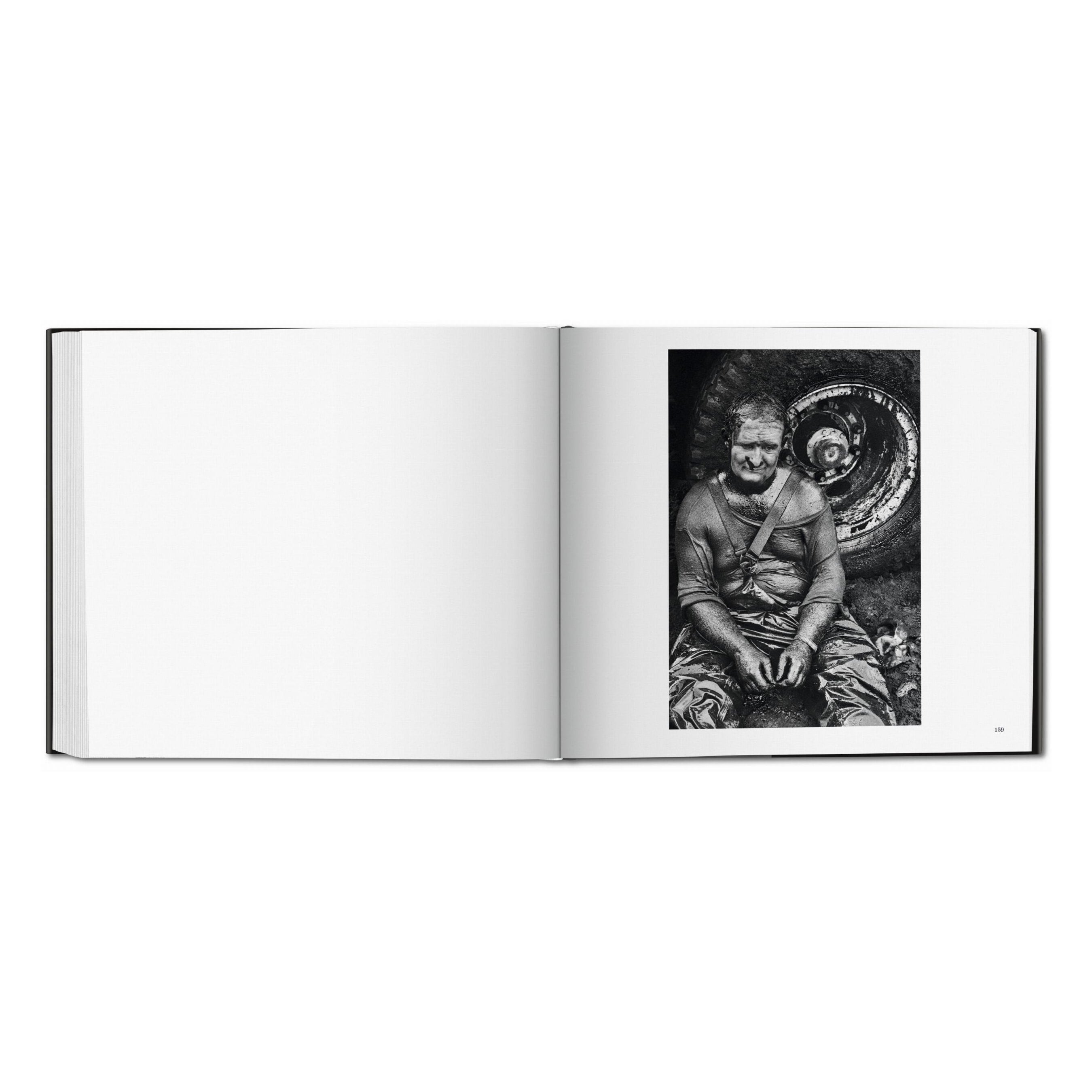Sebastião Salgado. Kuwait. A Desert on Fire (German, French, English)