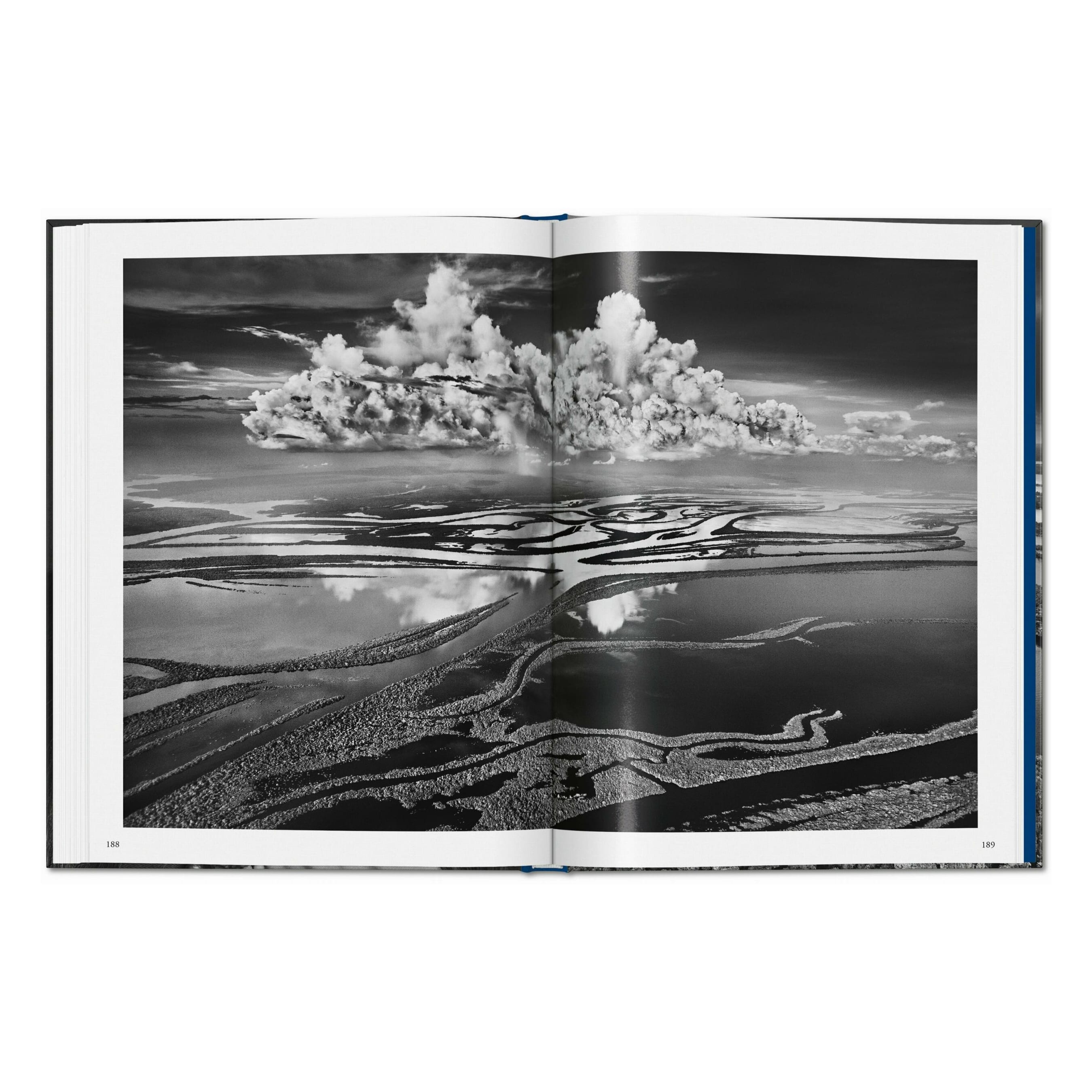 Sebastião Salgado. Amazônia (English)