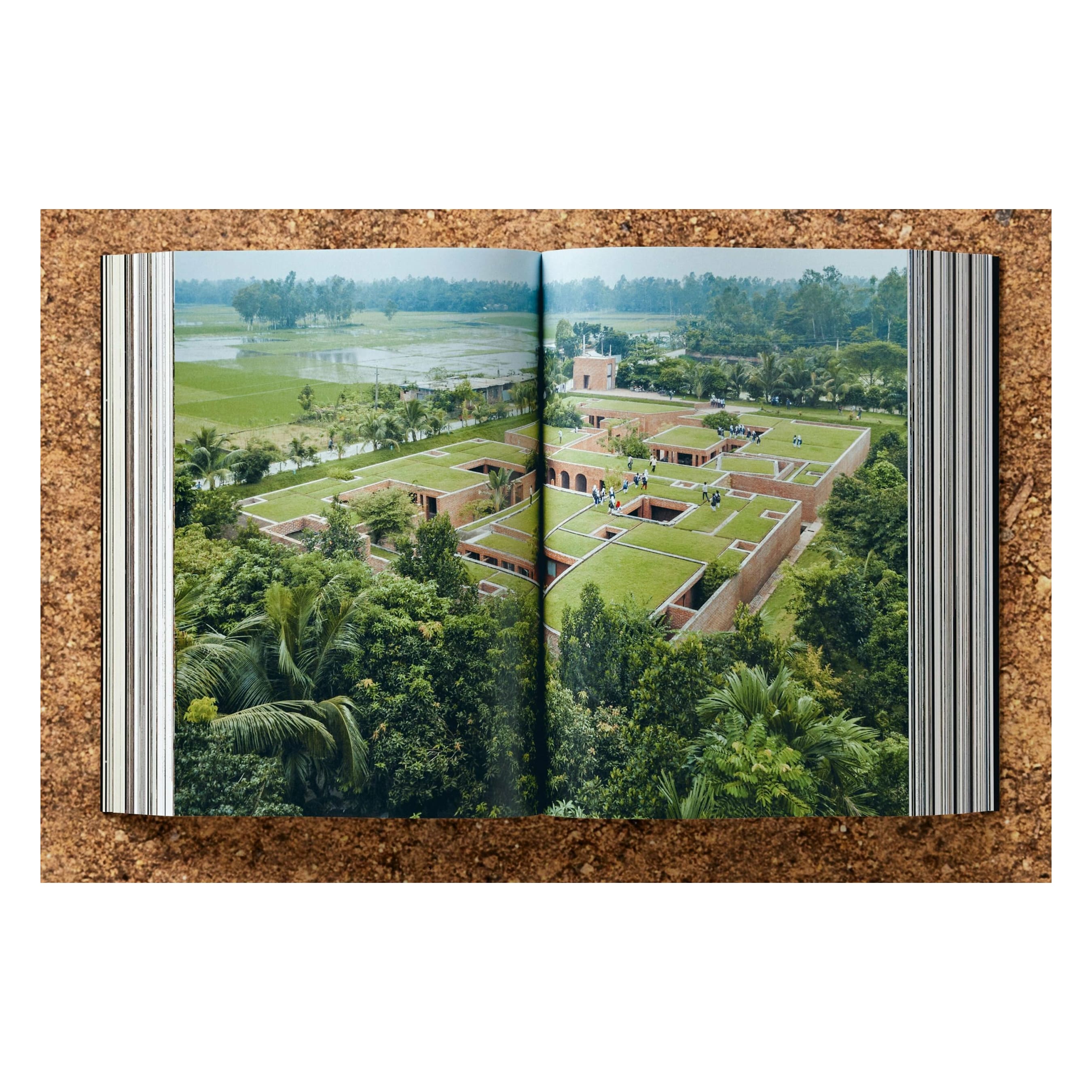 Bjarne Mastenbroek. Dig it! Building Bound to the Ground (English)