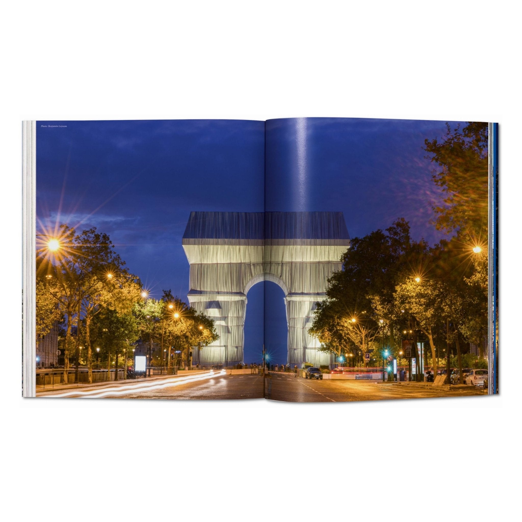Christo and Jeanne-Claude. L’Arc de Triomphe, Wrapped (German, French, English)-POPvault
