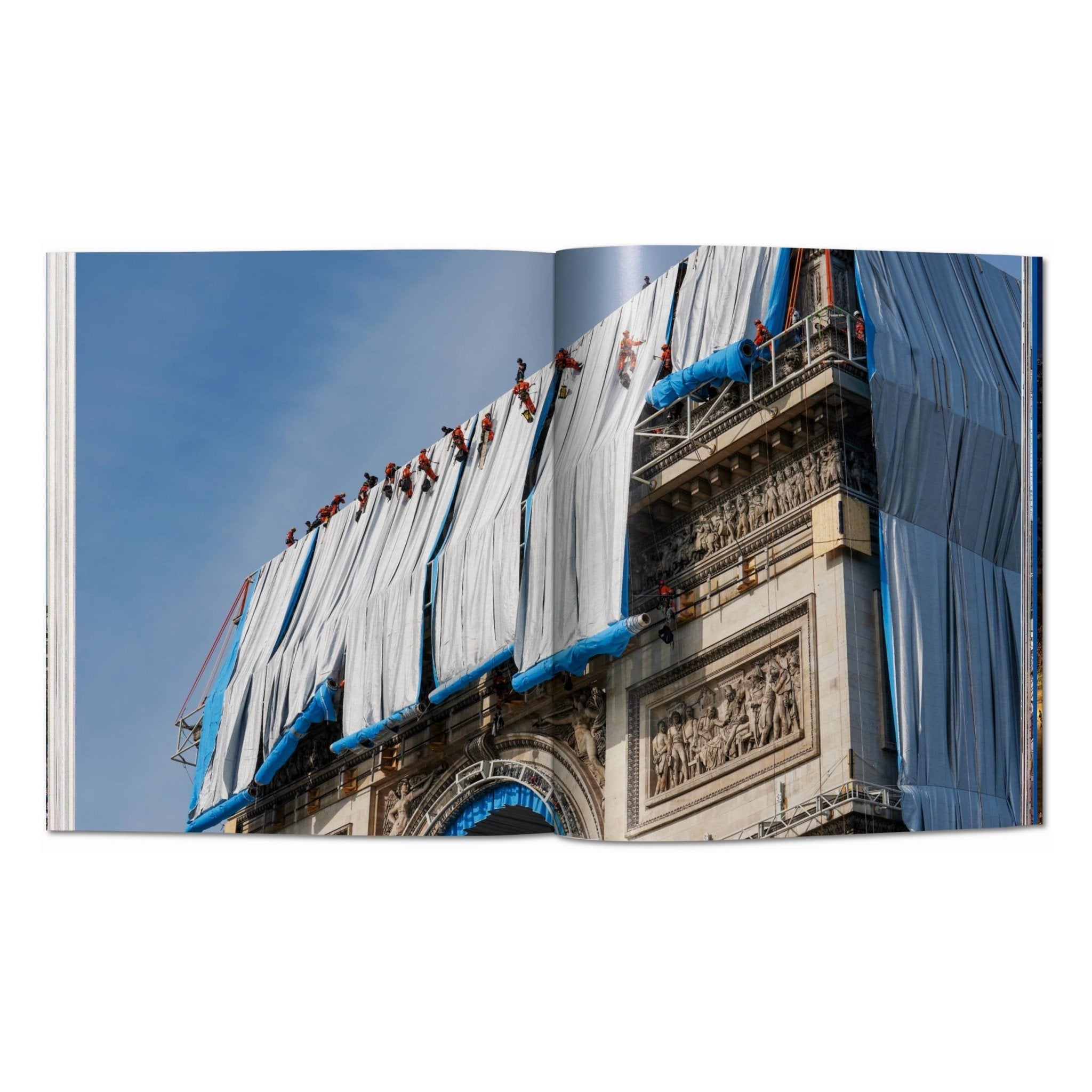 Christo and Jeanne-Claude. L’Arc de Triomphe, Wrapped (German, French, English)-POPvault