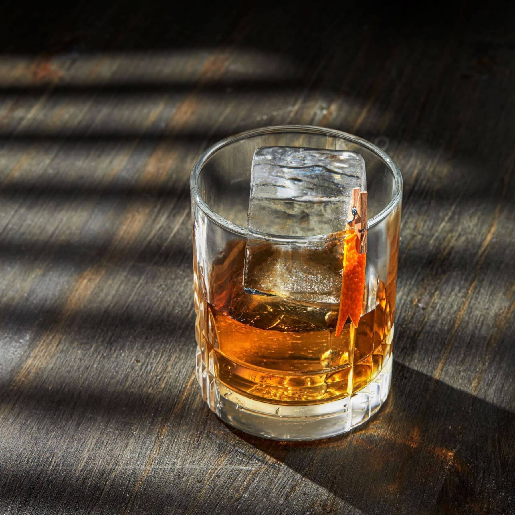 Crystal Clear Ice Cube Maker Mold - Eight 2" Square Ice Cubes - POPvault