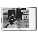 Daniel Kramer. Bob Dylan. A Year and a Day (English)-POPvault