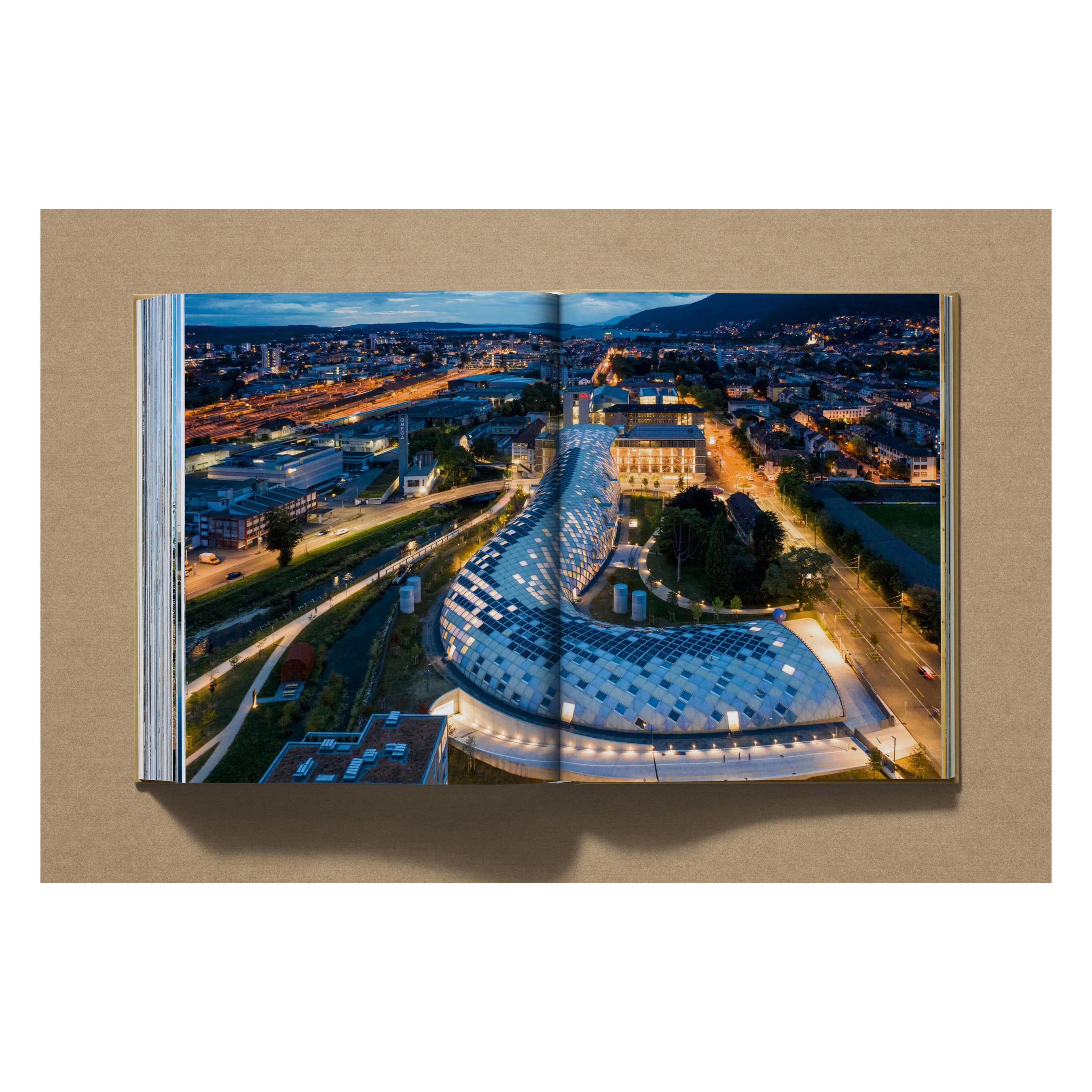 Shigeru Ban. Complete Works 1985–Today (German, French, English)