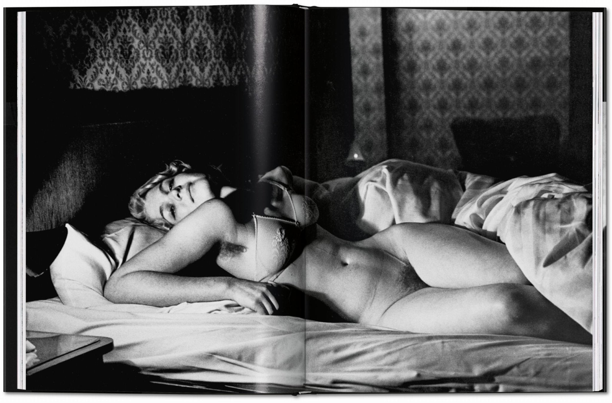 Helmut Newton. Berlin, Berlin (German, French, English) - POPvault