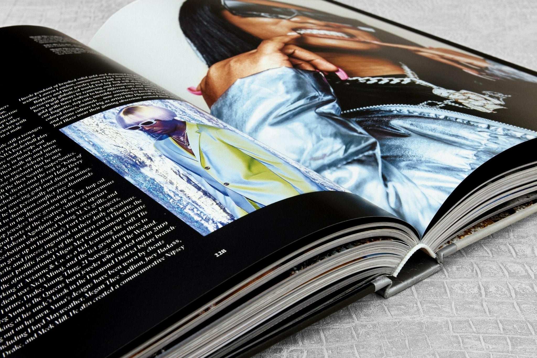 Ice Cold. A Hip - Hop Jewelry History (German, French, English) - POPvault