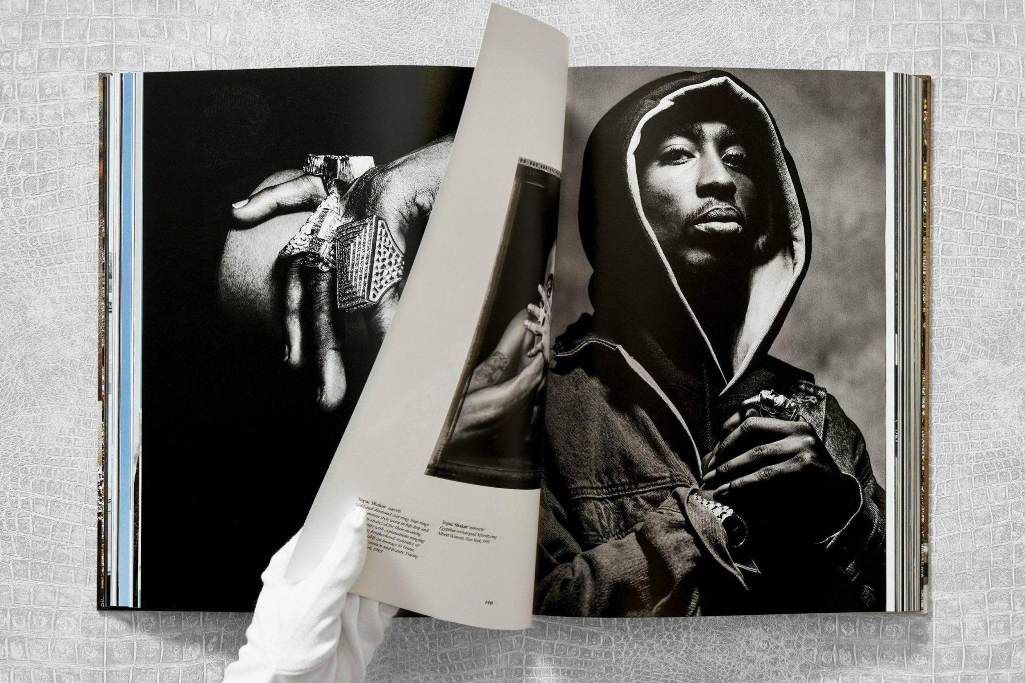 Ice Cold. A Hip - Hop Jewelry History (German, French, English) - POPvault