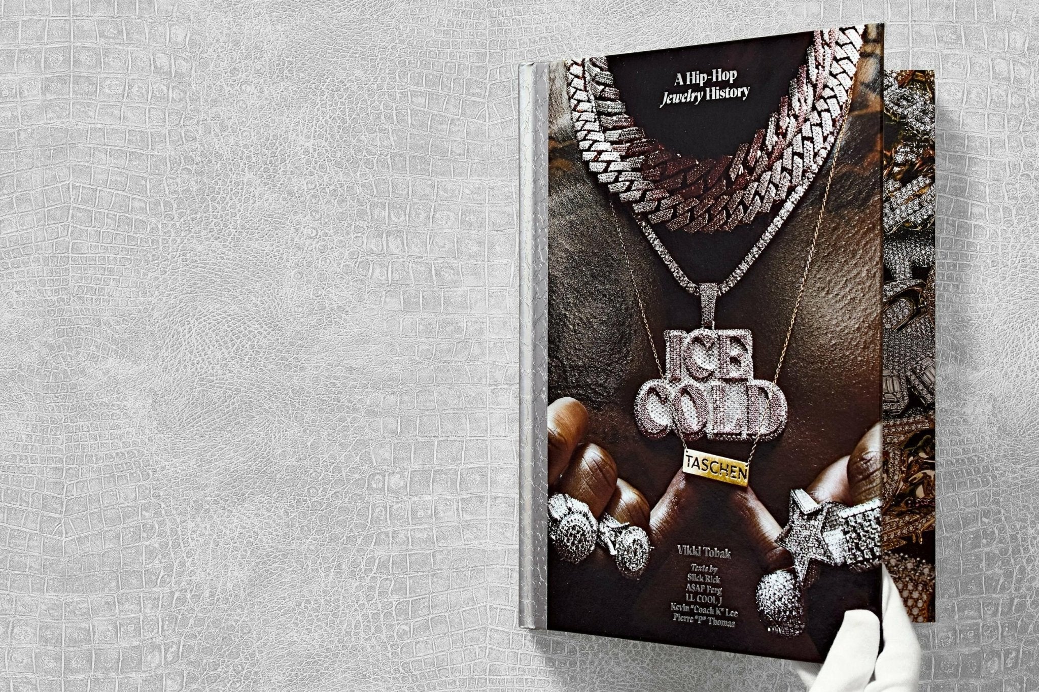 Ice Cold. A Hip - Hop Jewelry History (German, French, English) - POPvault