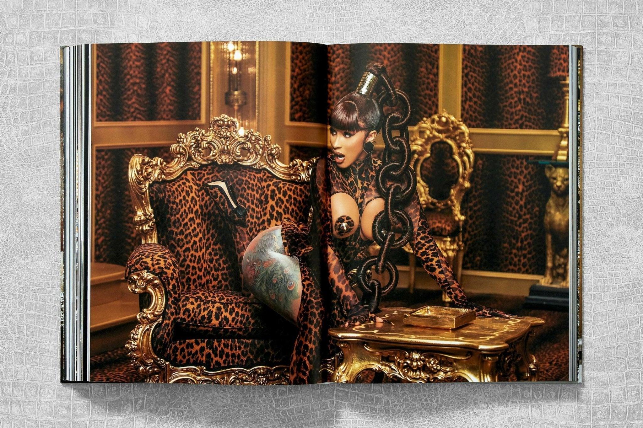 Ice Cold. A Hip - Hop Jewelry History (German, French, English) - POPvault