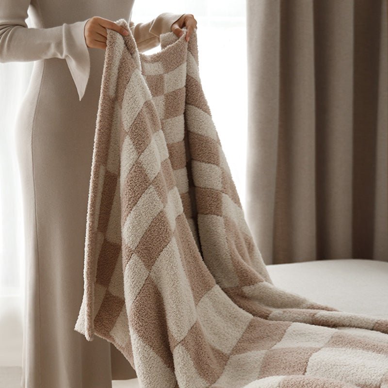 Plush Checkered Polyester Throw Blanket - POPvault