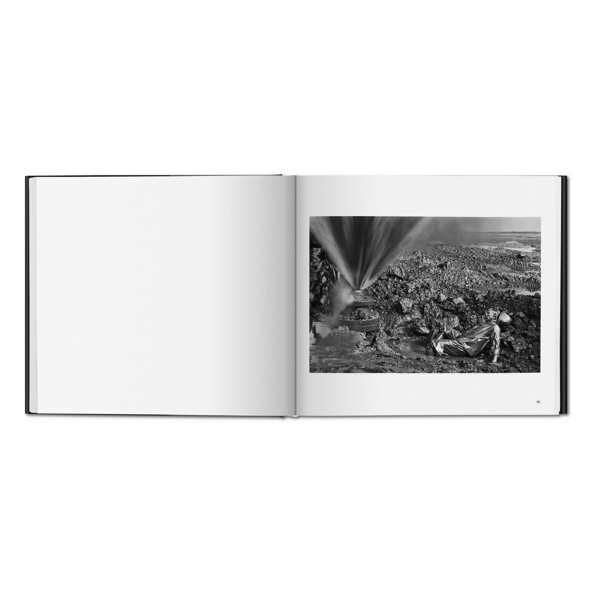 Sebastião Salgado. Kuwait. A Desert on Fire (German, French, English)-POPvault