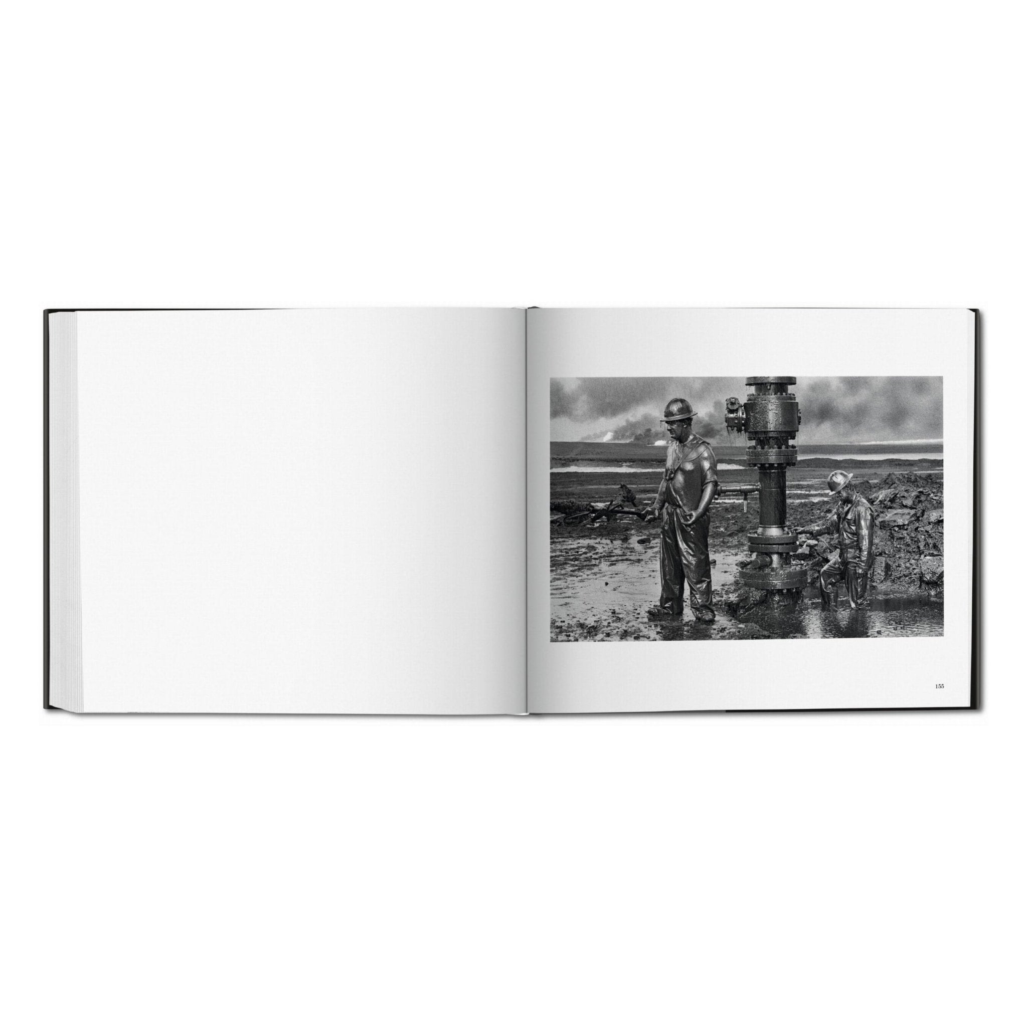 Sebastião Salgado. Kuwait. A Desert on Fire (German, French, English)-POPvault