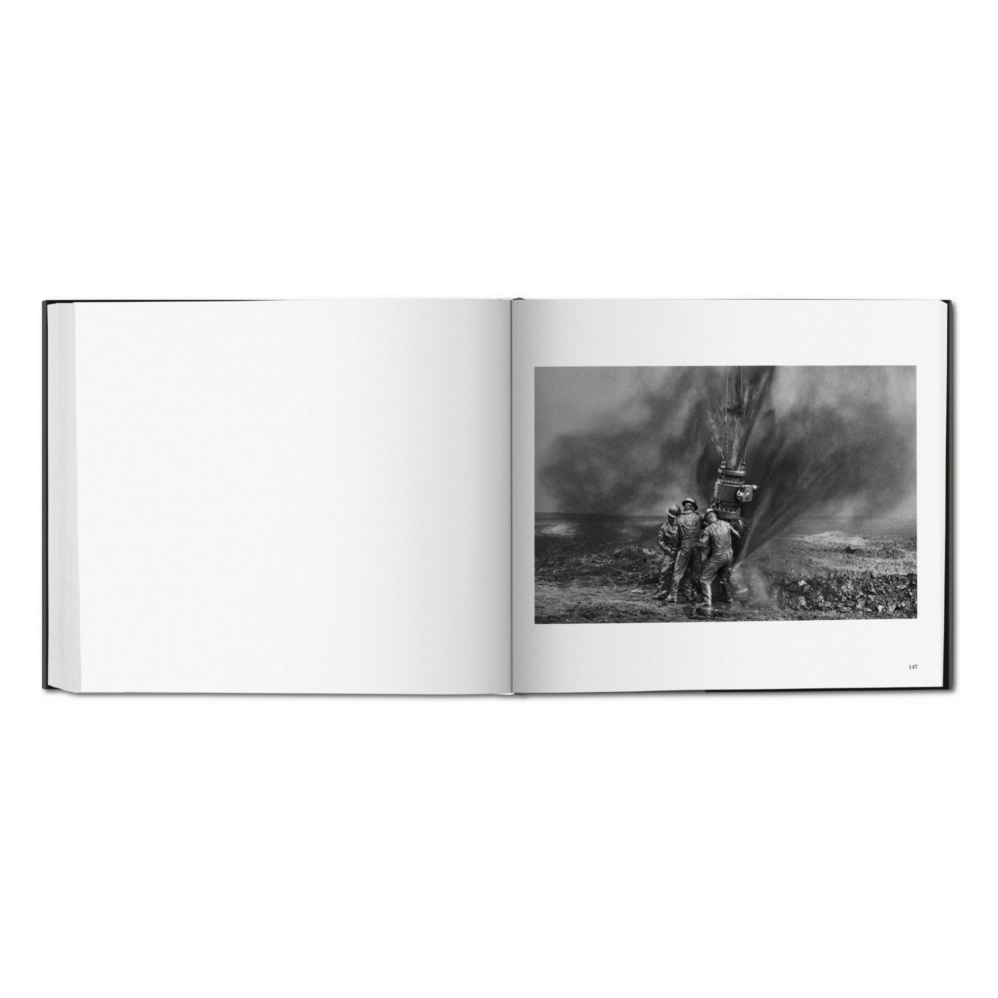 Sebastião Salgado. Kuwait. A Desert on Fire (German, French, English)-POPvault