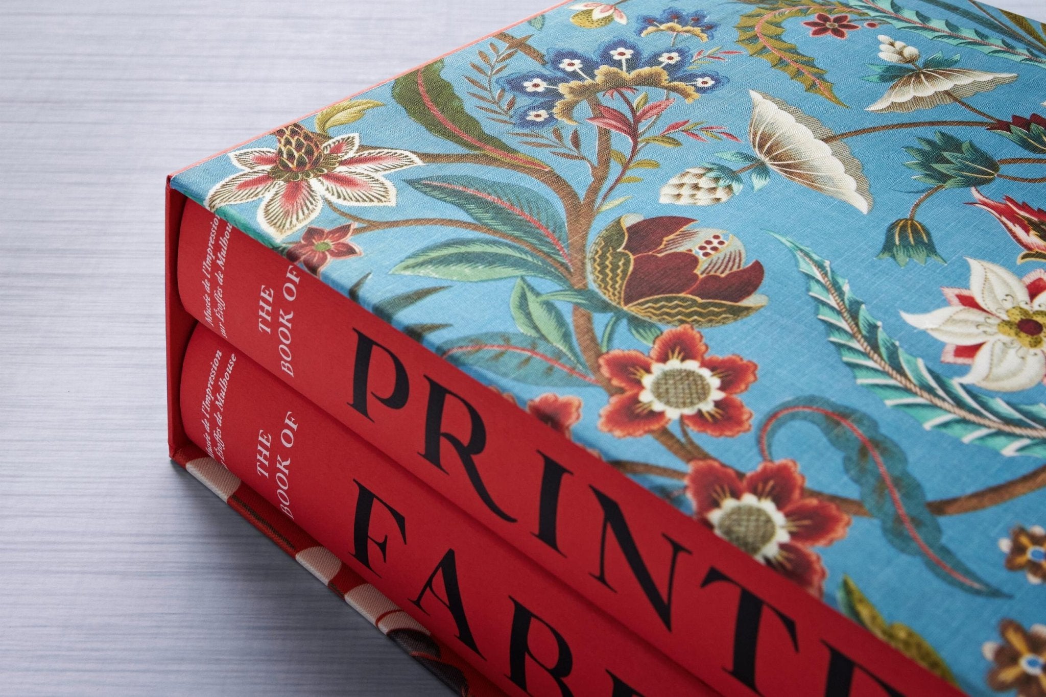 The Book of Printed Fabrics. From the 16th century until today (German, French, English) - POPvault