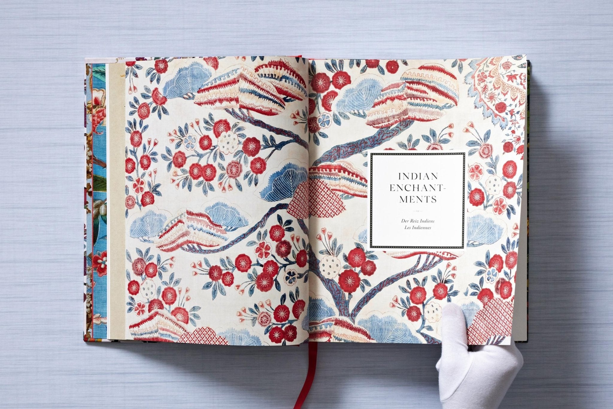 The Book of Printed Fabrics. From the 16th century until today (German, French, English) - POPvault